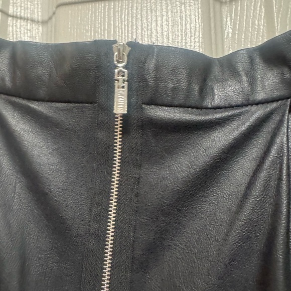 T Tahari Faux Leather Black A-Line Skirt - Picture 4 of 8